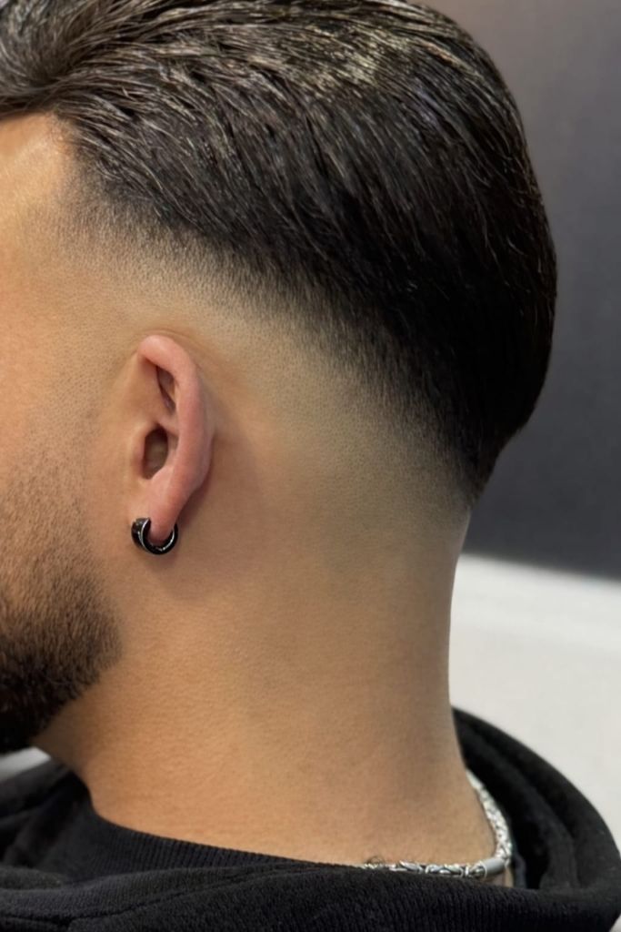 Strakke fade detail bij Barber Lounge Temse, precisie en vakmanschap in elke haarsnit